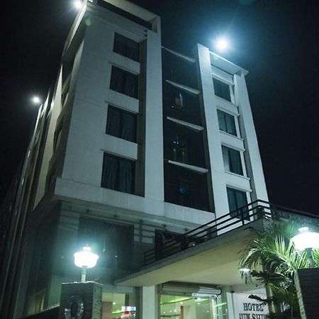 Hotel Sunshine Baharampur Exteriör bild