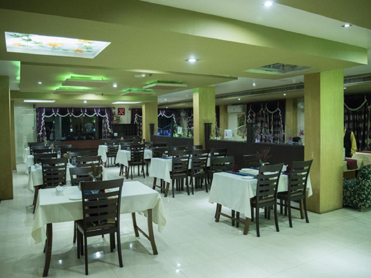 Hotel Sunshine Baharampur Exteriör bild