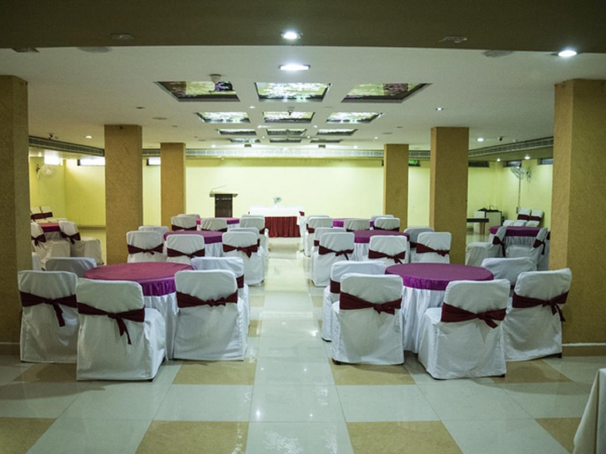Hotel Sunshine Baharampur Exteriör bild