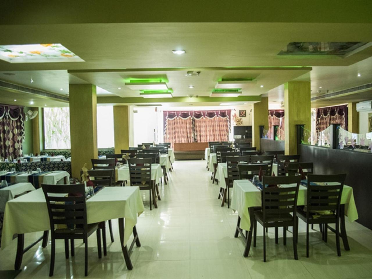 Hotel Sunshine Baharampur Exteriör bild