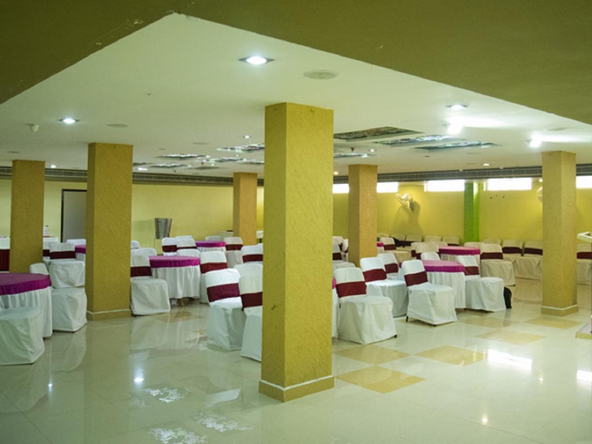 Hotel Sunshine Baharampur Exteriör bild